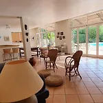La Voliere 2 Independants Piscine Privee Et Jardin Au Calme Ferienhaus *